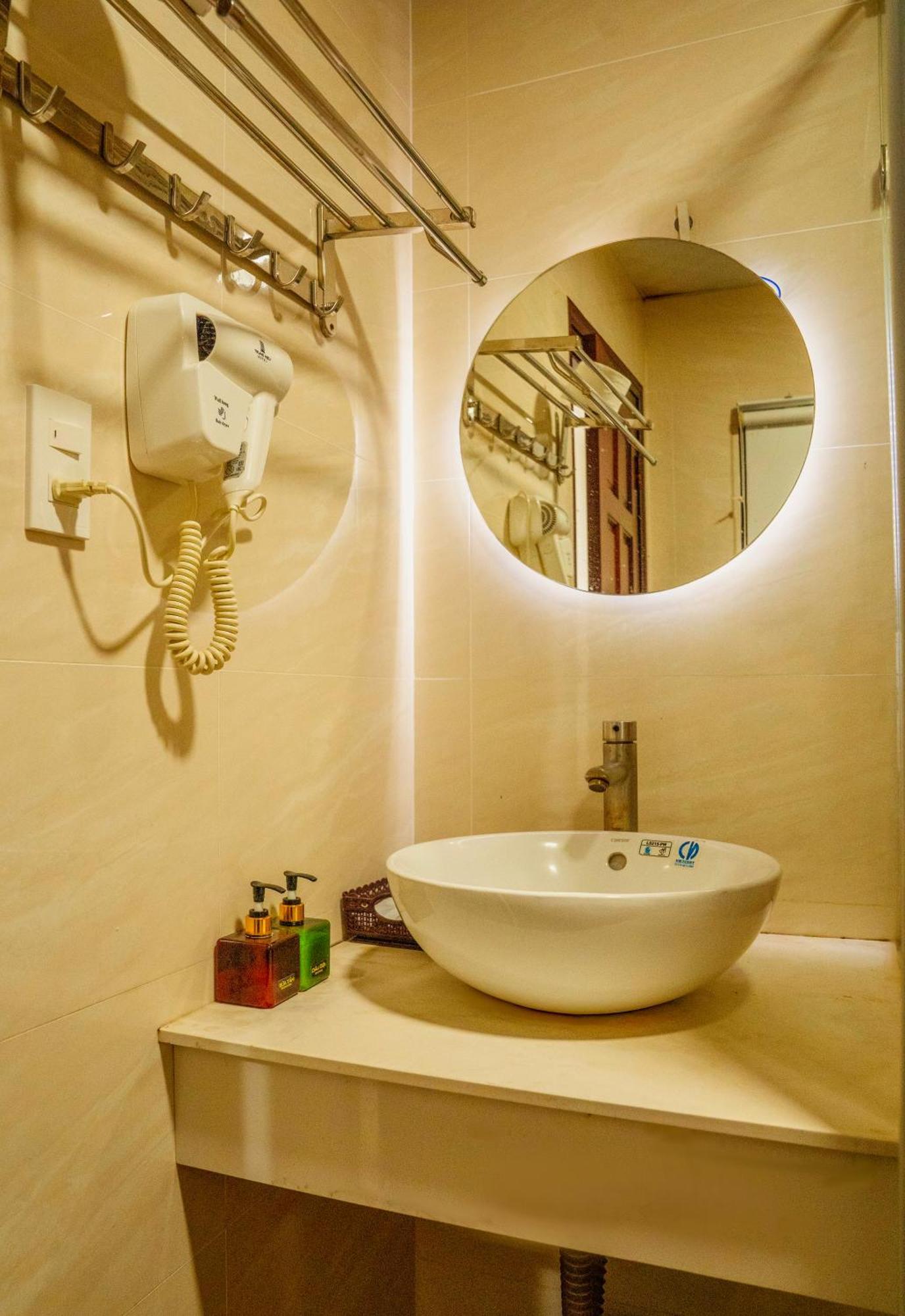 Khach San Trung Hieu Vung Tau Hotel Buitenkant foto